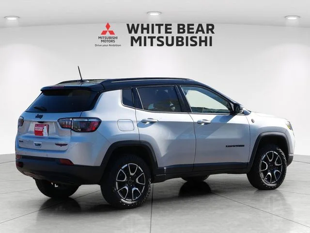 Used 2025 Silver Jeep Trailhawk image 5