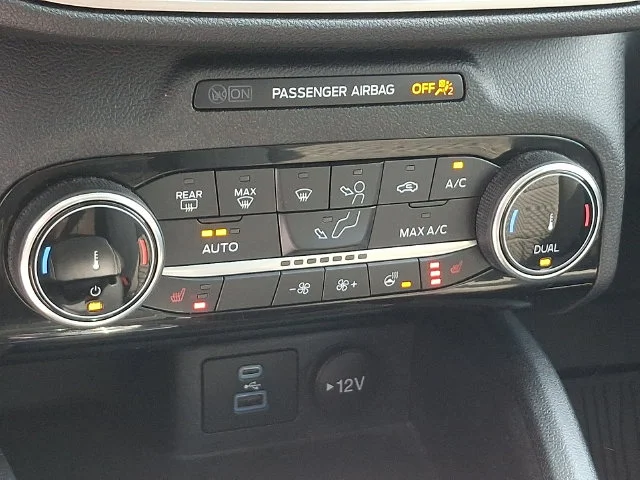 Used 2022 Gray Ford SE image 23