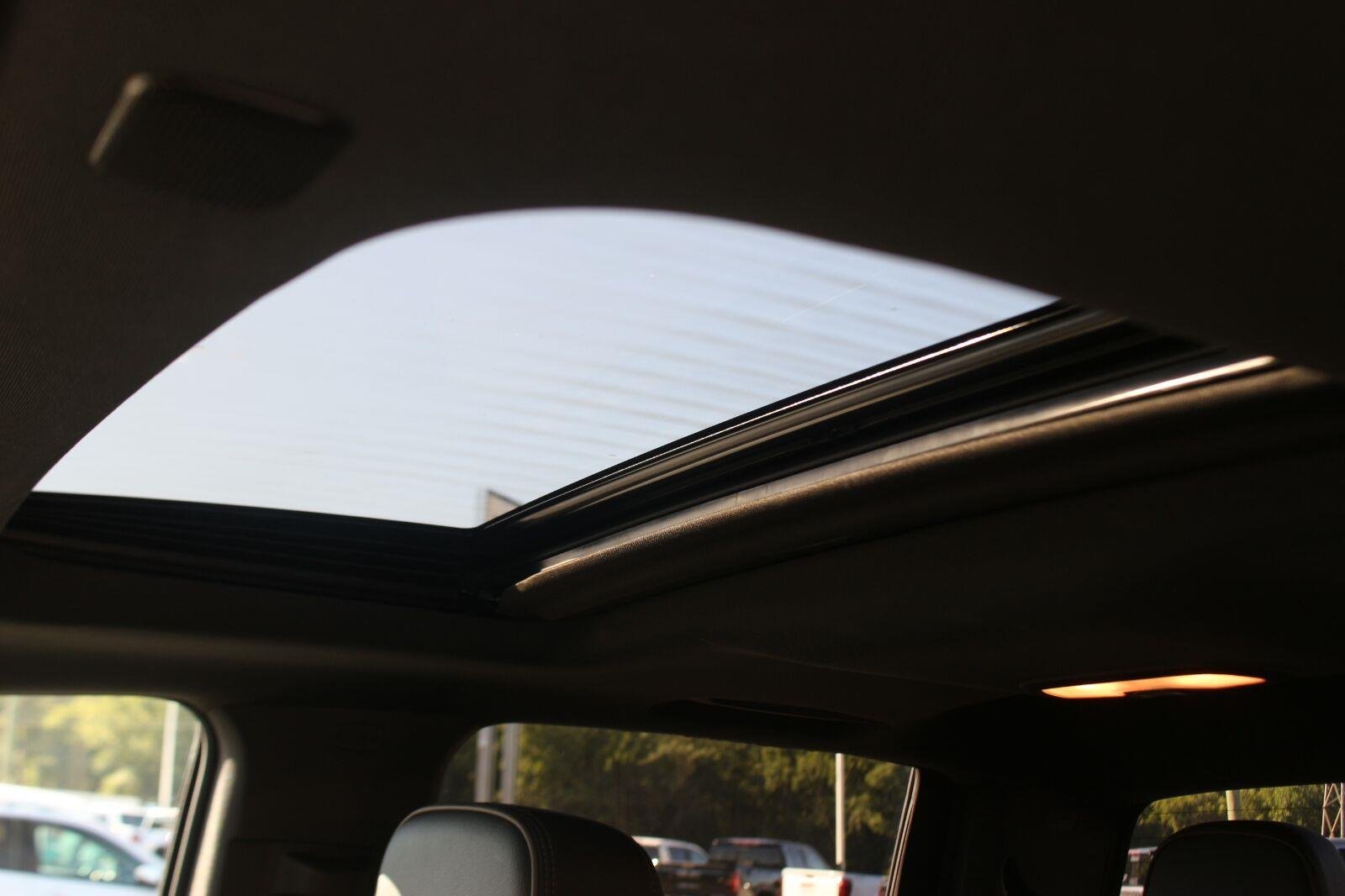 Used 2024 Onyx Black GMC Denali image 32