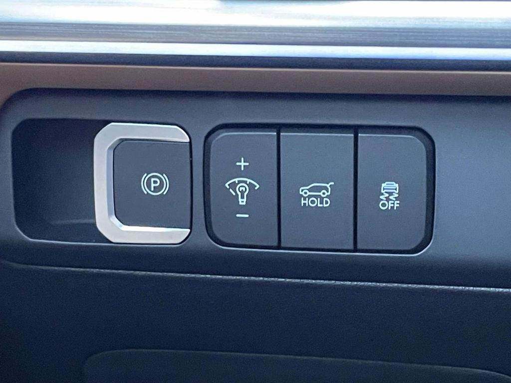 New 2026 White Hyundai Limited FWD image 18