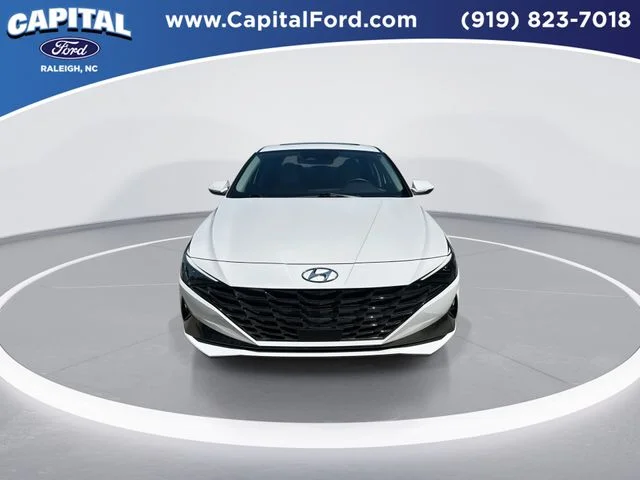 Used 2023 White Hyundai Limited image 3