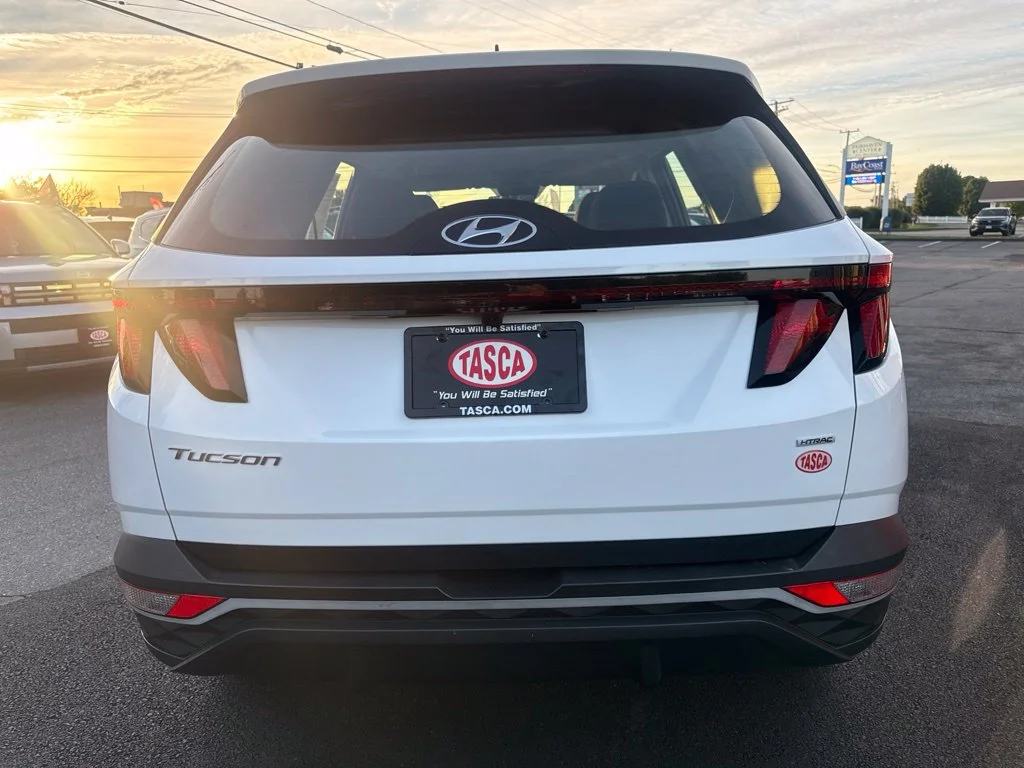 Used 2024 White Hyundai SE image 6