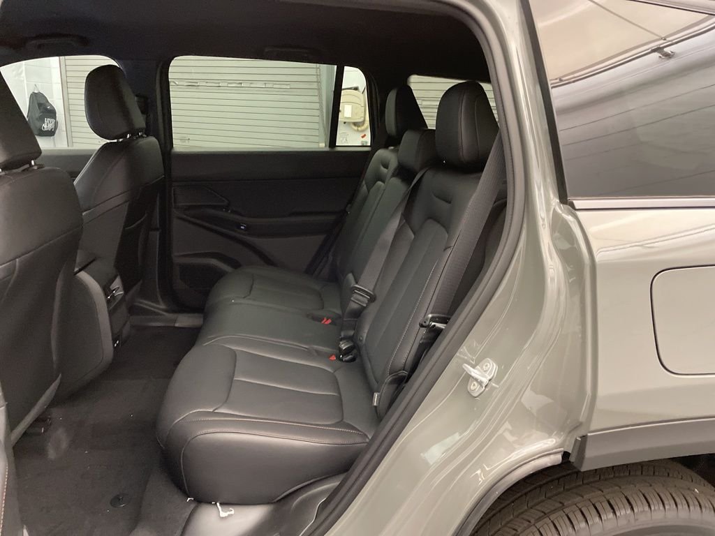 New 2026 Sting-Gray Clear-Coat Exterior Paint Jeep Limited image 17