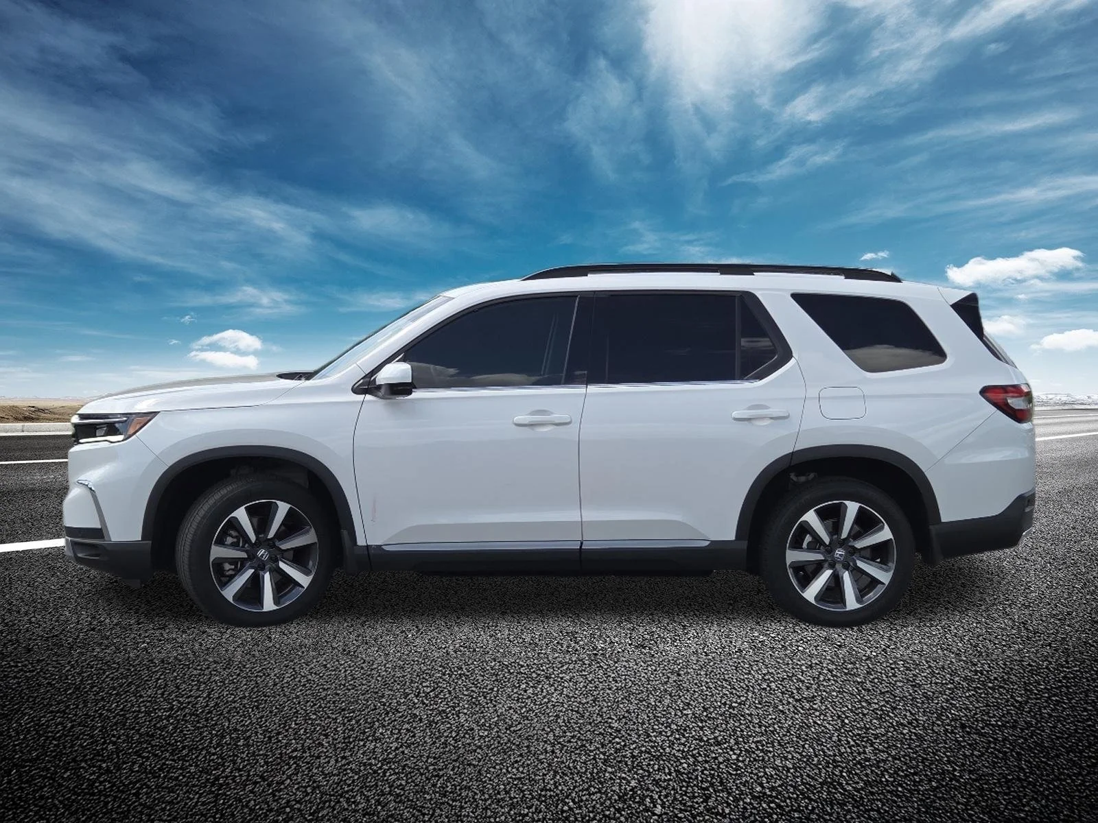 Used 2025 Platinum White Pearl Honda Touring AWD image 16