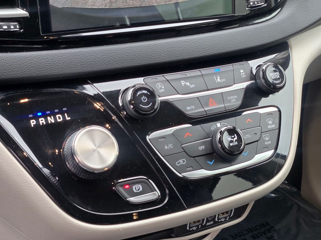 2023 Chrysler Pacifica Touring L - Photo 36