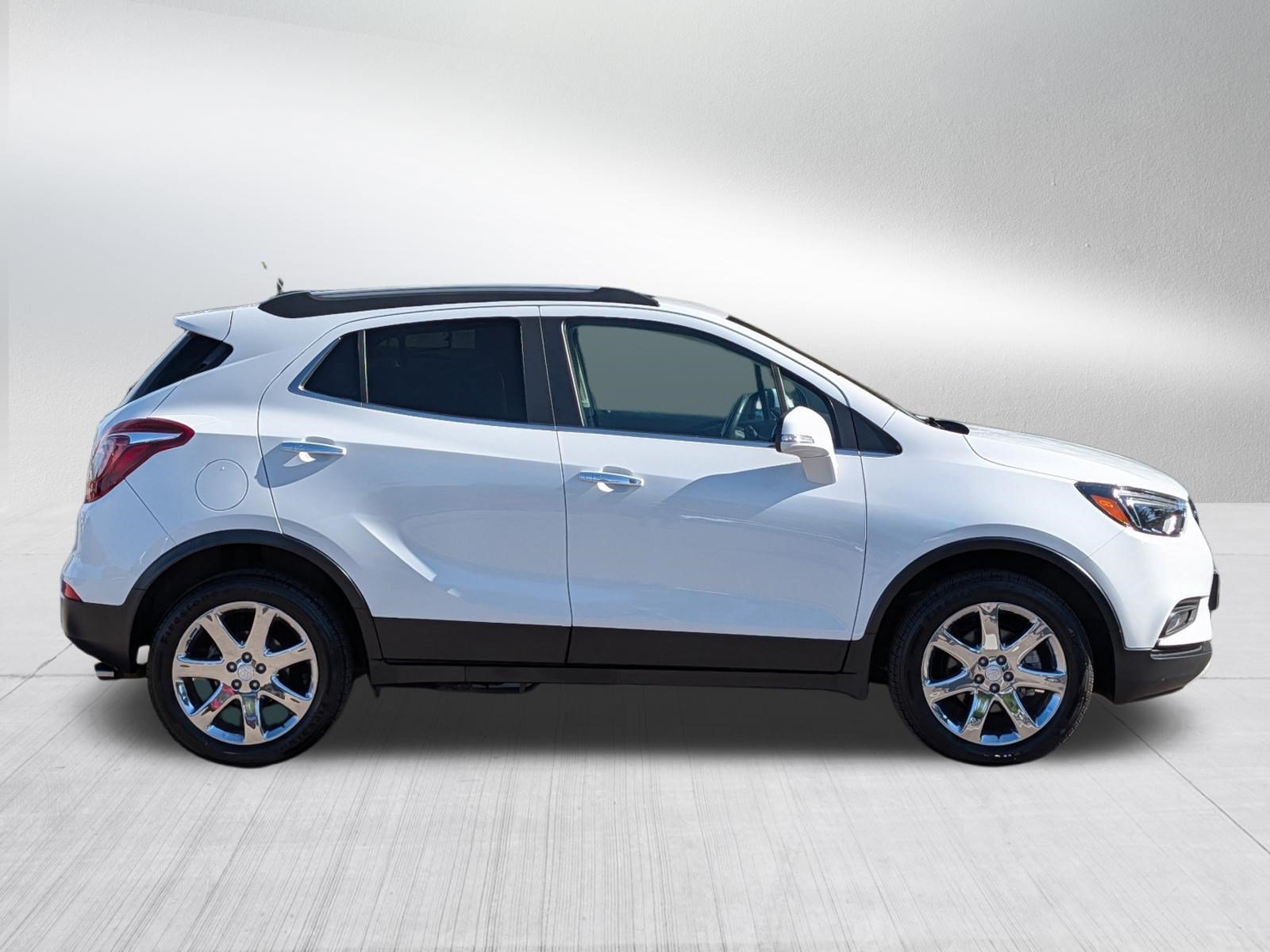 Used 2017 Summit White Buick Essence image 8