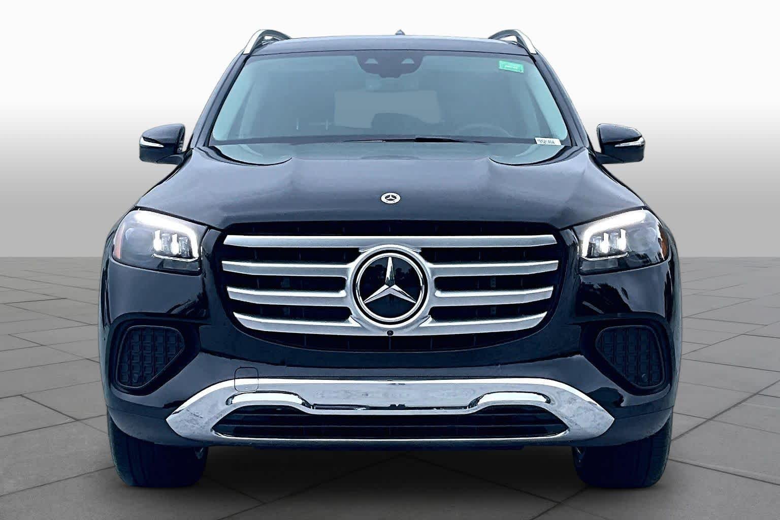 Used 2026 MANUFAKTUR Moonlight White Metallic Mercedes-Benz GLS 450 image 4
