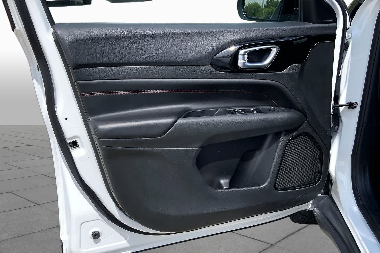 Used 2024 Bright White Clearcoat Jeep Trailhawk image 21