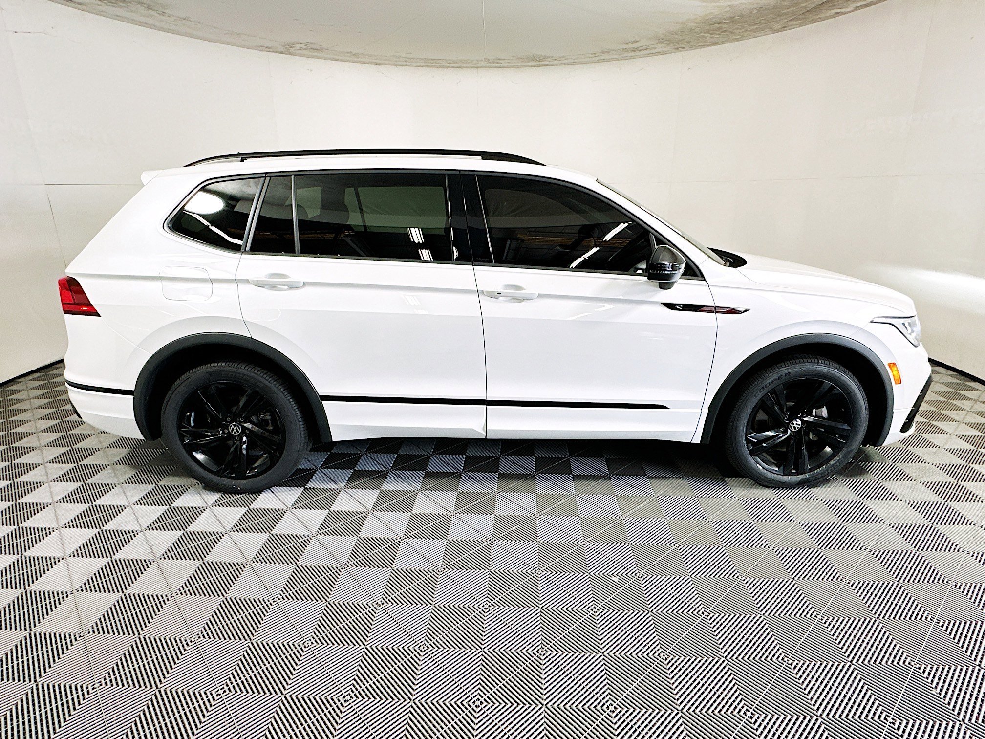 2023 Volkswagen Tiguan thumbnail 4