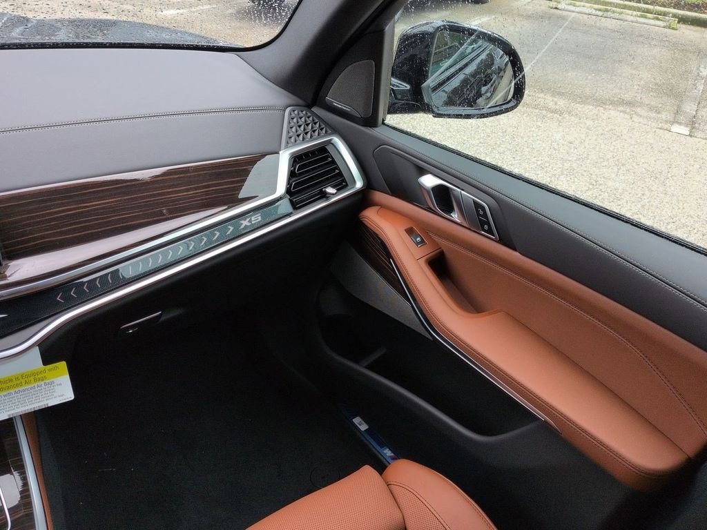 New 2026 Black Sapphire Metallic BMW xDrive50e image 17