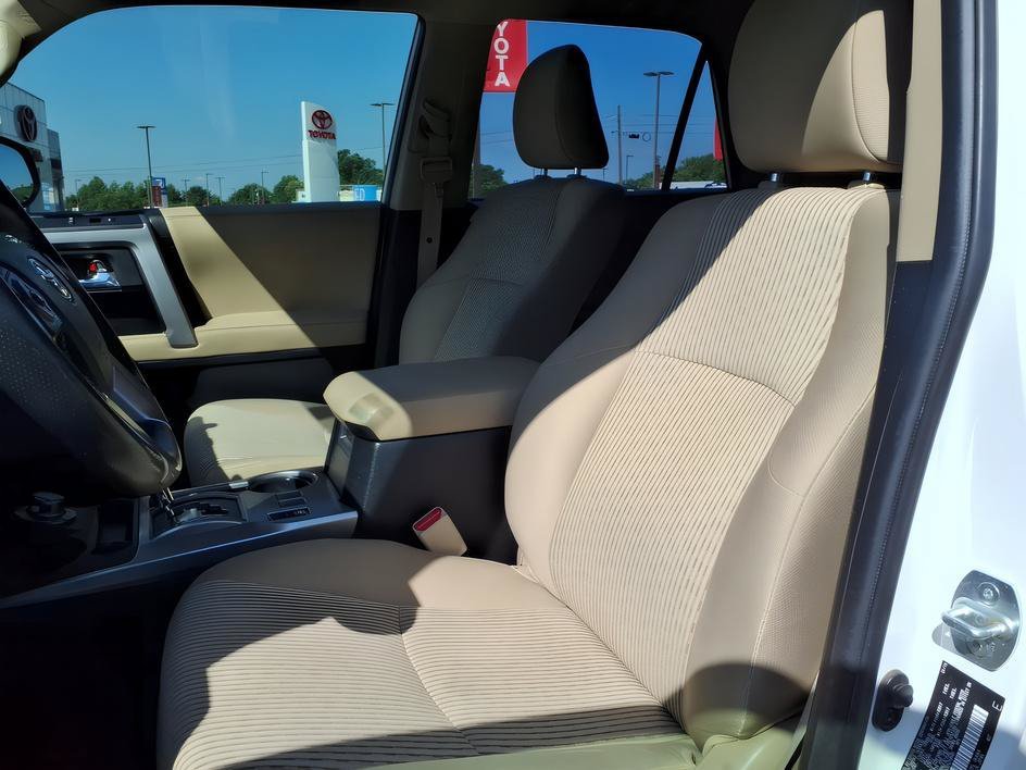 Used 2016 Super White Toyota SR5 image 14