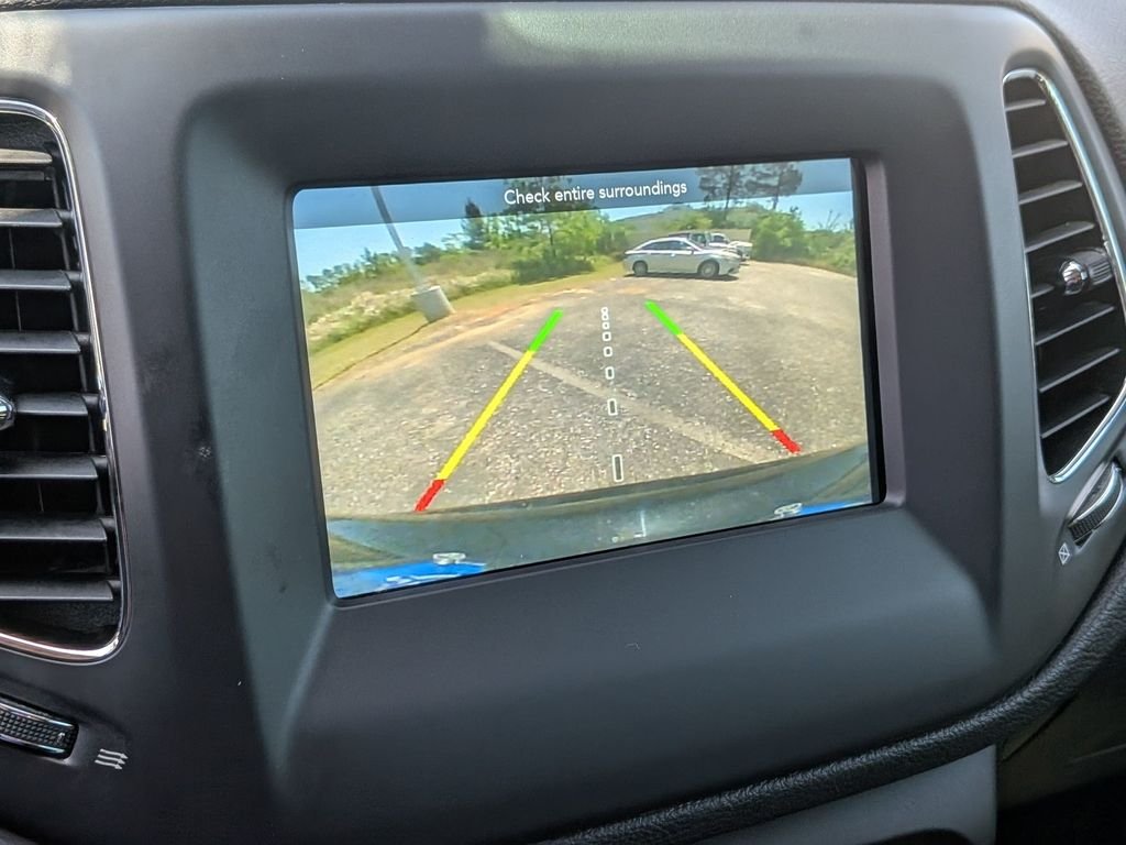 Used 2019 Black Jeep Latitude image 24