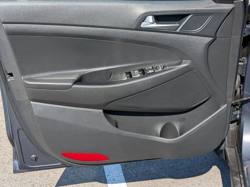 Used 2020 Blue Hyundai SE image 12