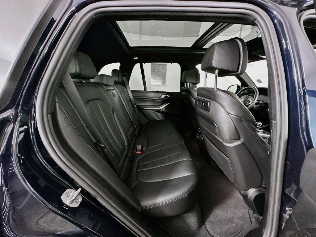 Used 2021 Carbon Black Metallic BMW xDrive40i image 29