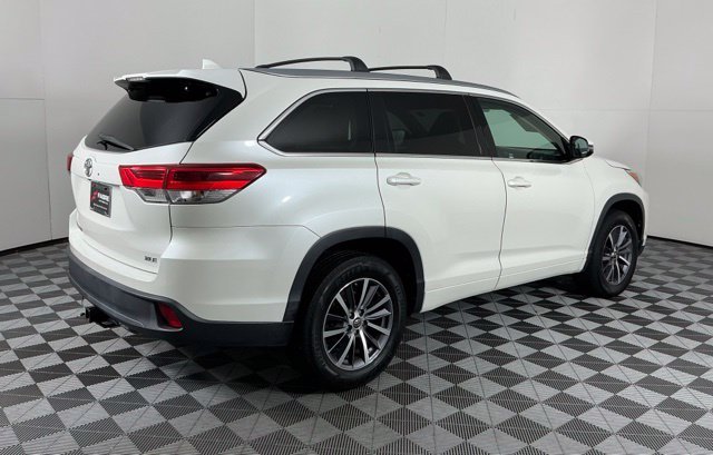 Used 2017 White Toyota XLE image 7