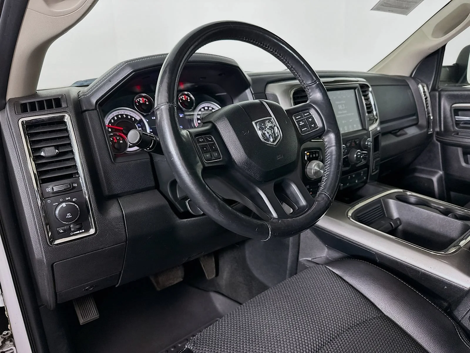 Used 2017  Ram Sport image 10