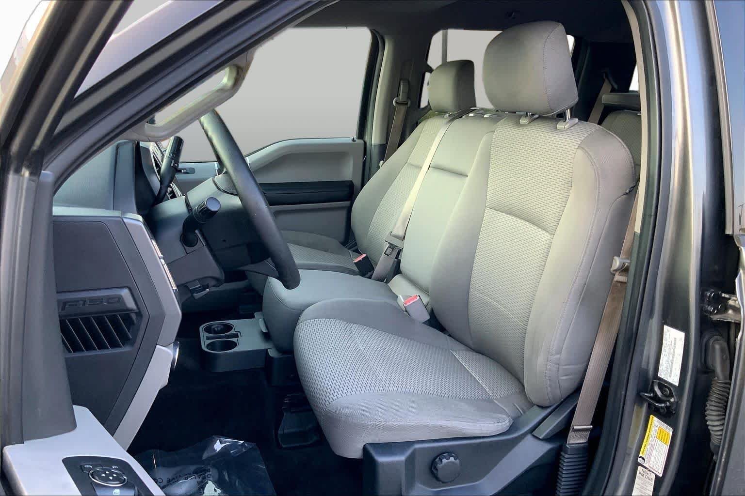 Used 2016 Magnetic Metallic Ford XLT image 8