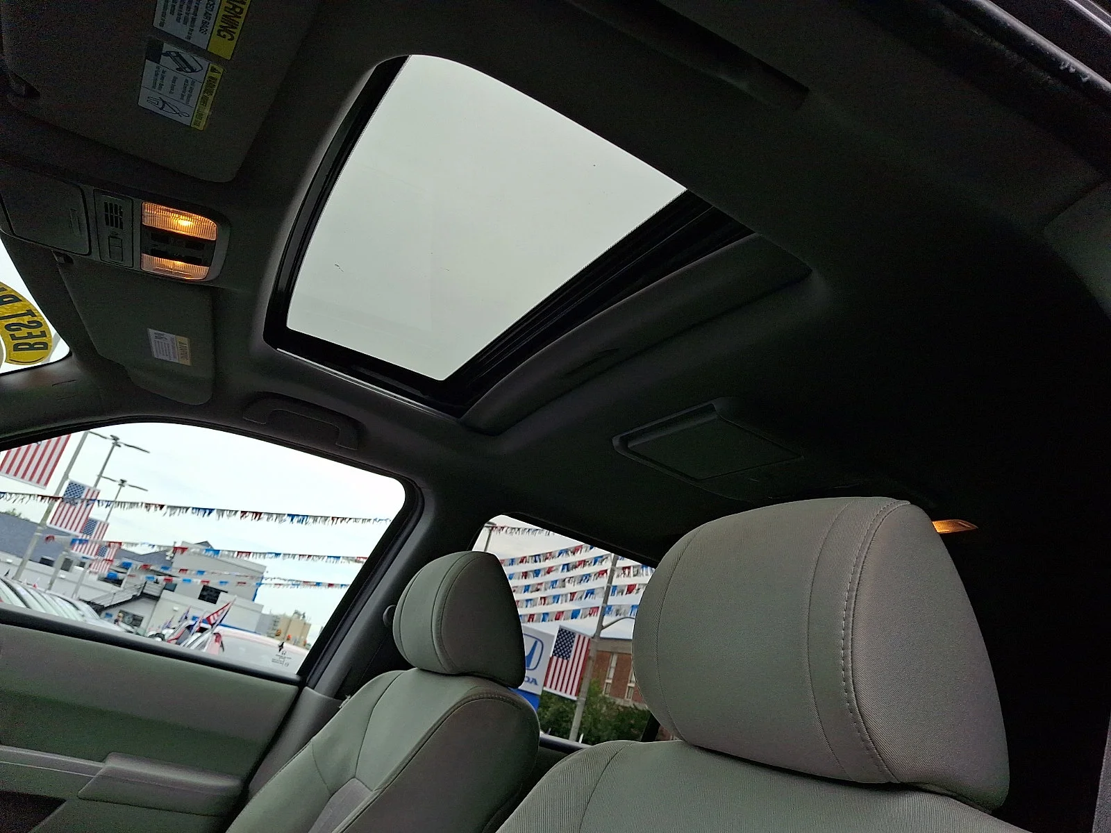 Used 2015 Modern Steel Metallic Honda SE image 15