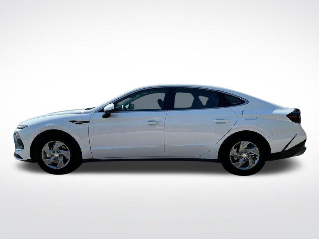 New 2025 White Hyundai SE image 22