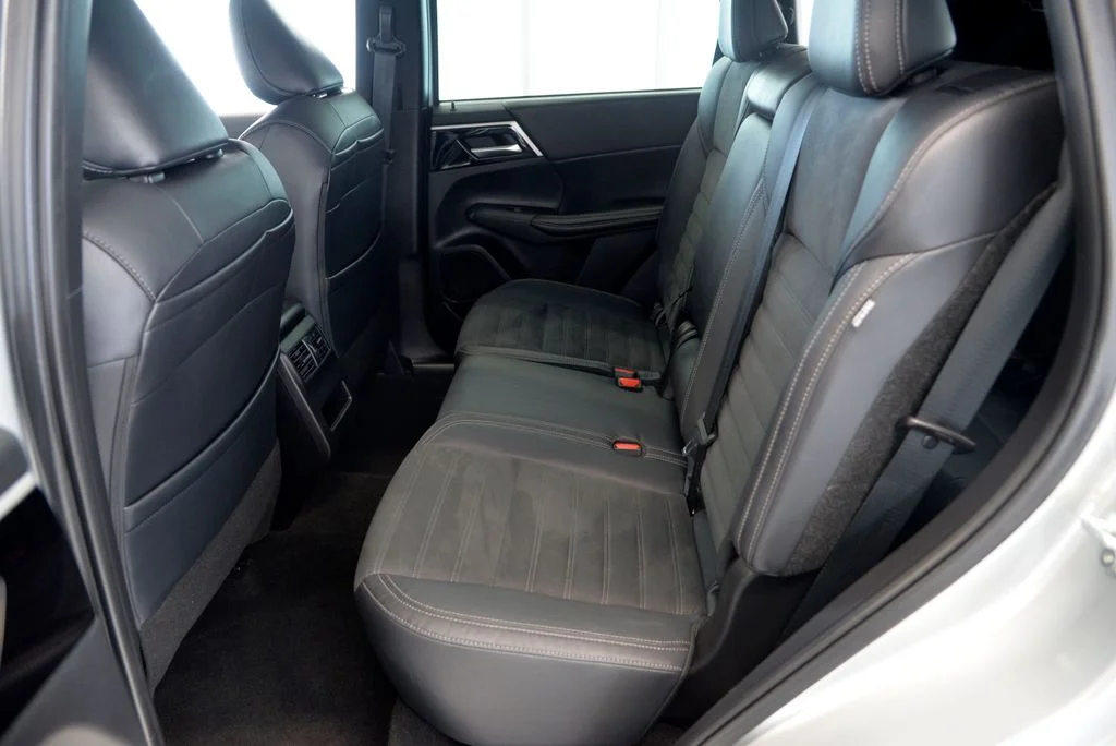 Used 2022  Mitsubishi SE image 29