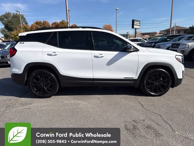 Used 2021 Summit White GMC  image 4