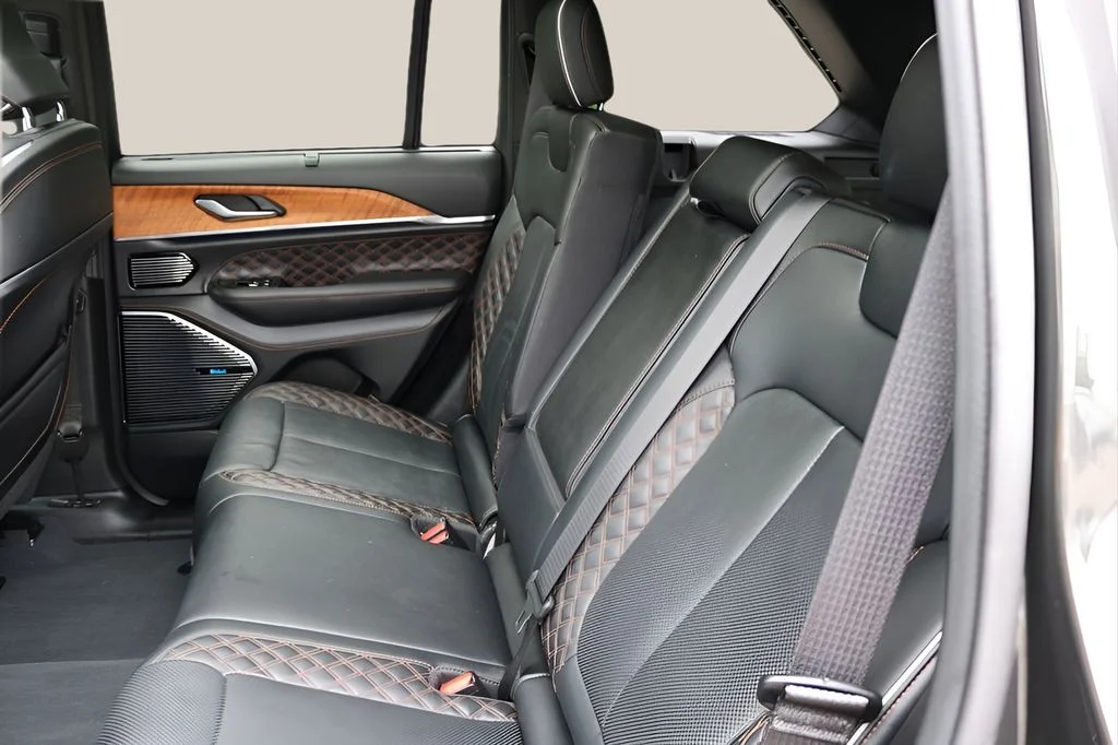 Used 2023 Black Jeep Summit Reserve image 16