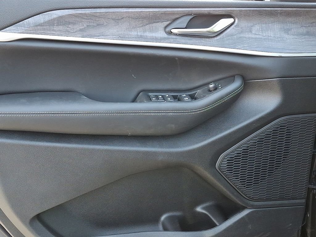 New 2026 Baltic Gray Metallic Clearcoat Jeep Altitude image 8