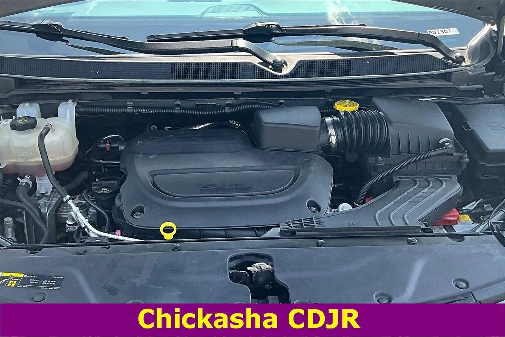 Used 2025 White Chrysler Select image 30