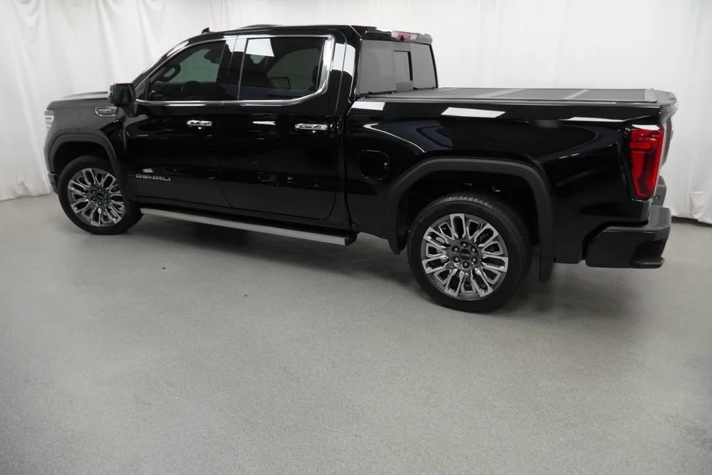 Used 2025 Onyx Black GMC Denali Ultimate image 46