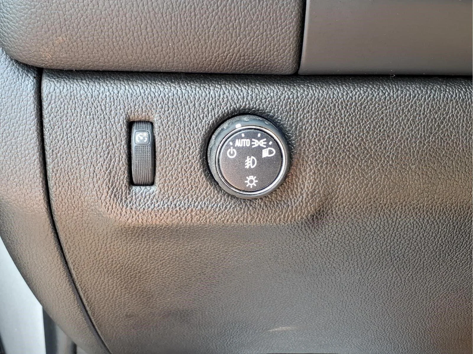 Used 2021 SATIN STEEL METALLIC Chevrolet 2WD LT image 19