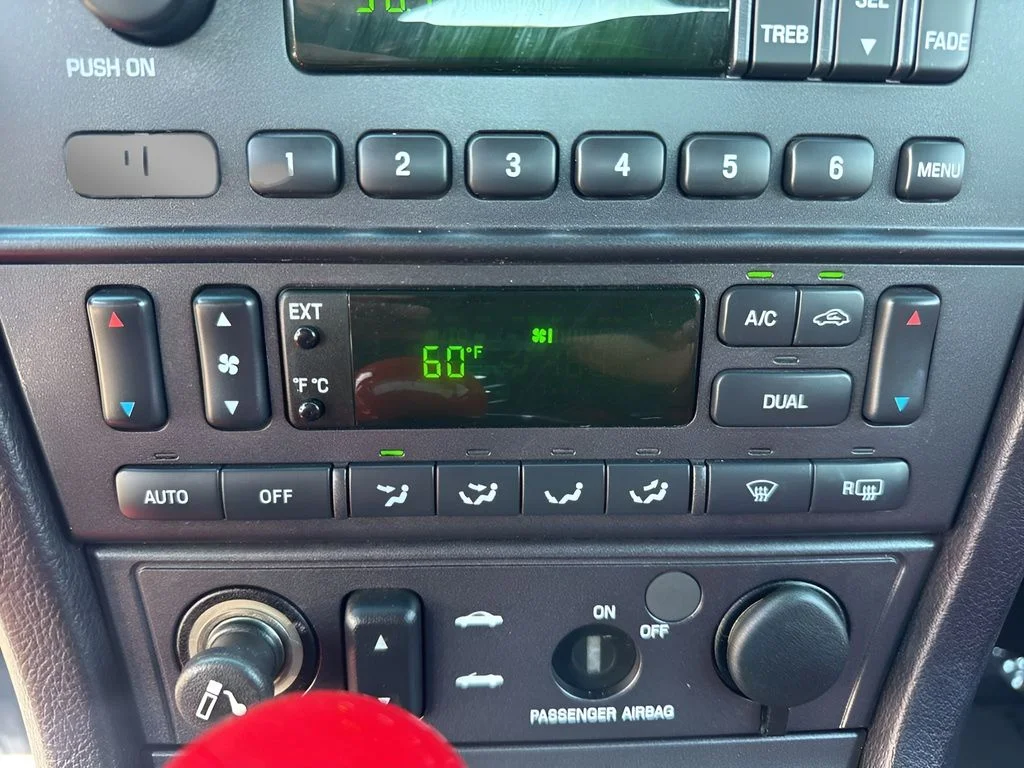 Used 2003 White Ford Deluxe image 16