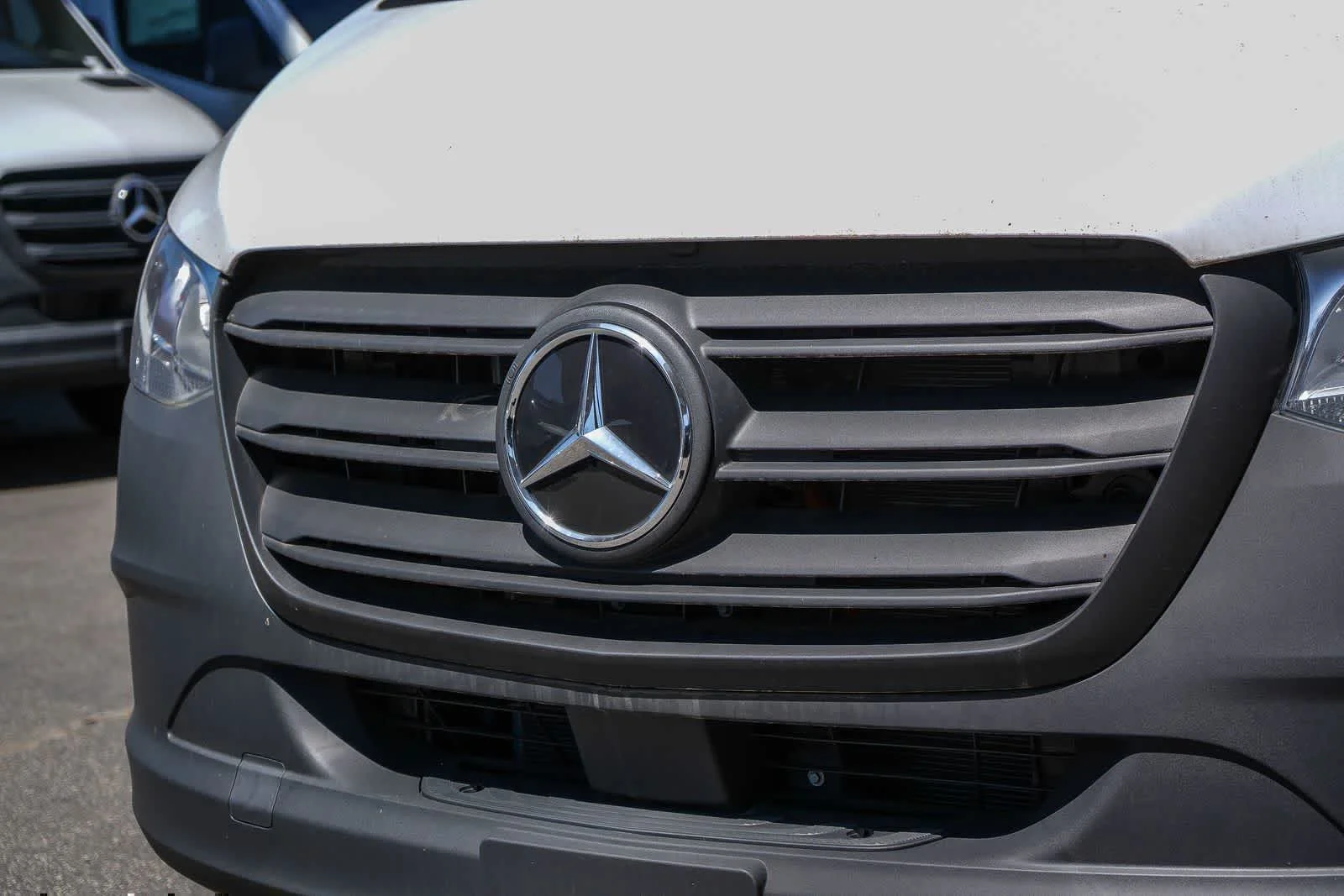 New 2025 Arctic+White Mercedes-Benz Cargo 170WB High Roof 113kW Battery RWD HO Motor image 6