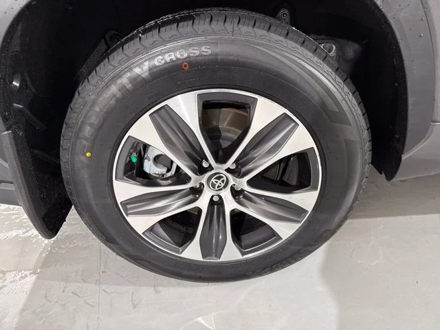 Used 2022 Gray Toyota XLE image 15