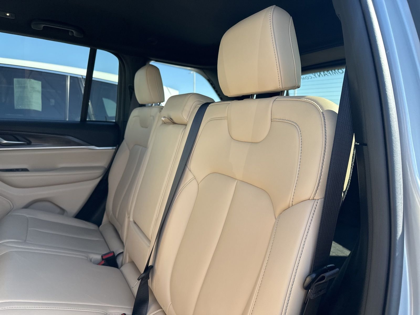 Used 2023 Silver Jeep Limited image 21