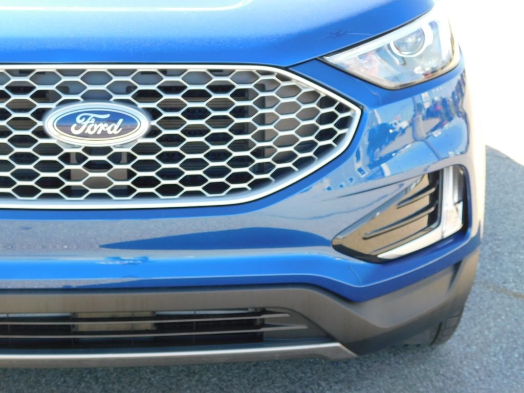 Used 2023 Blue Ford SEL image 12