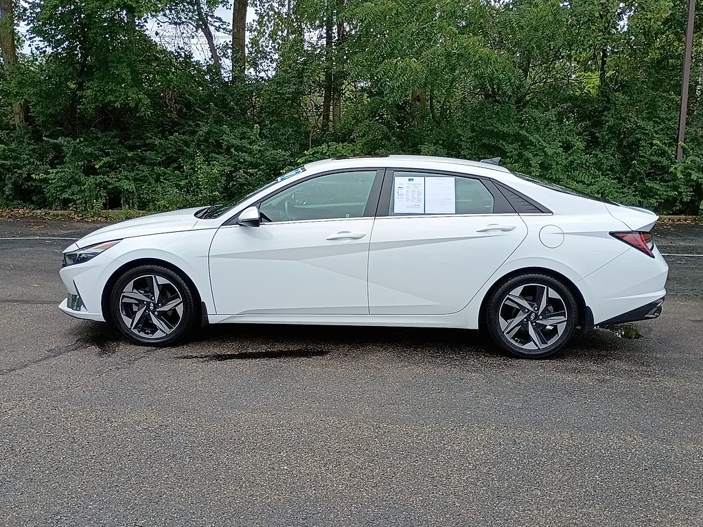 Used 2022 Ceramic White Hyundai Limited image 6