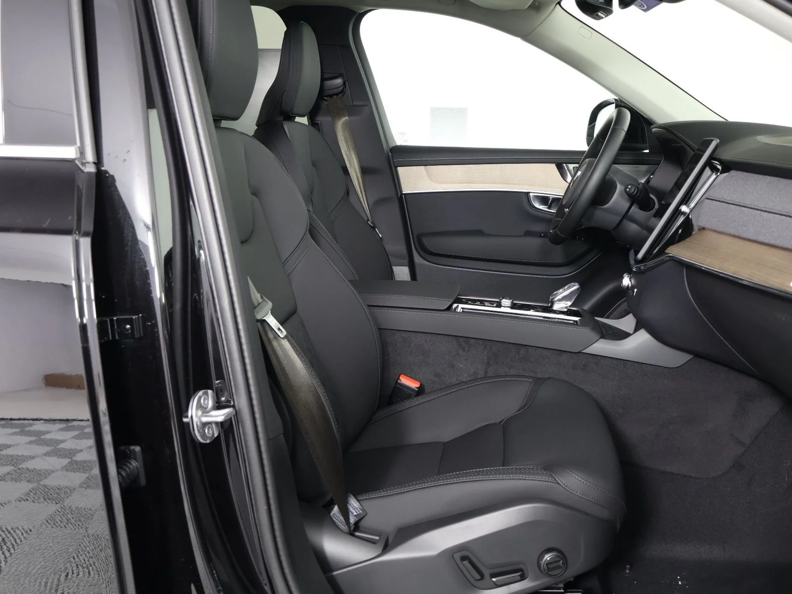 New 2026 Black Volvo T8 Plus image 10