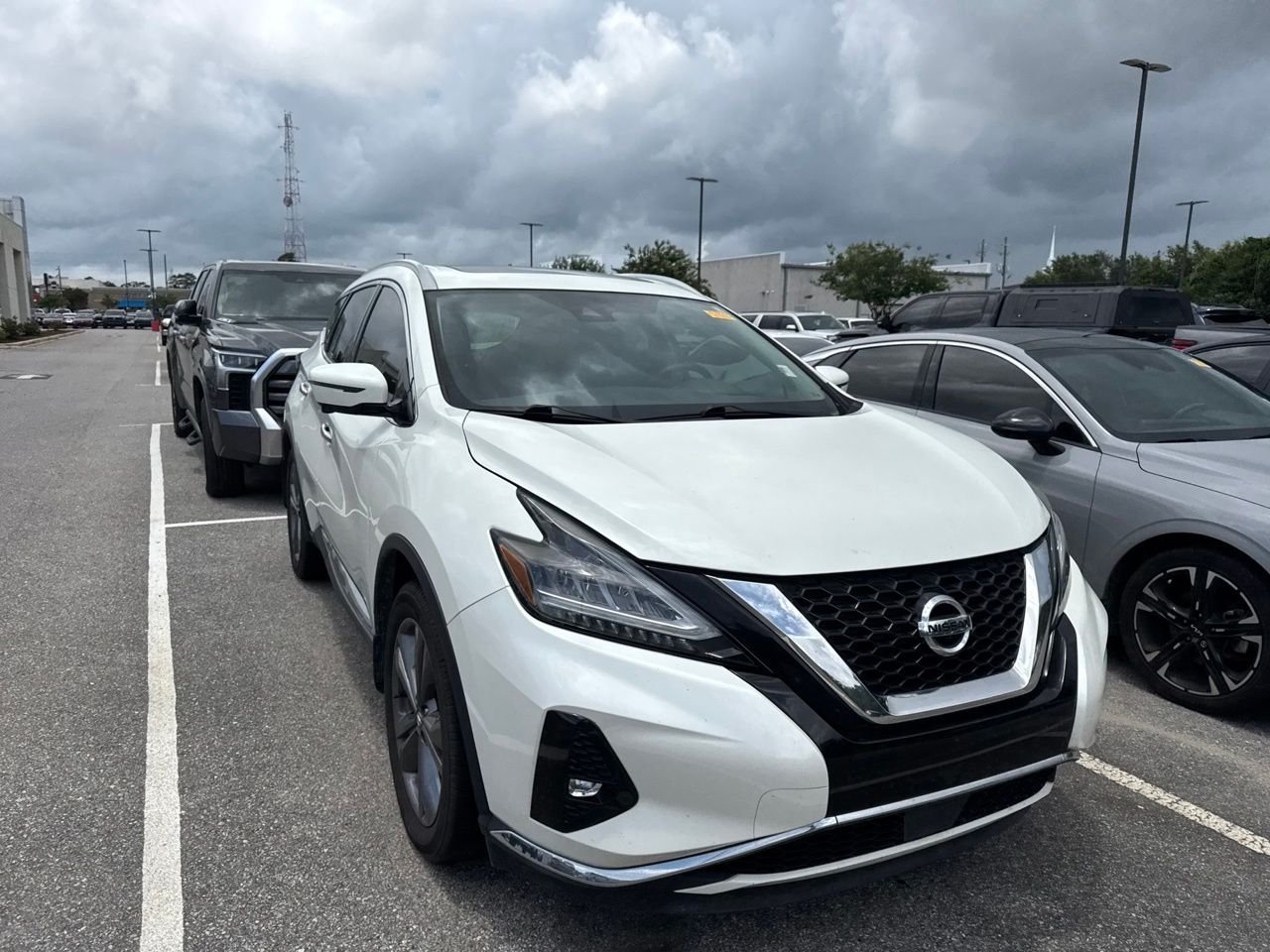 Used 2020 White Nissan Platinum image 3