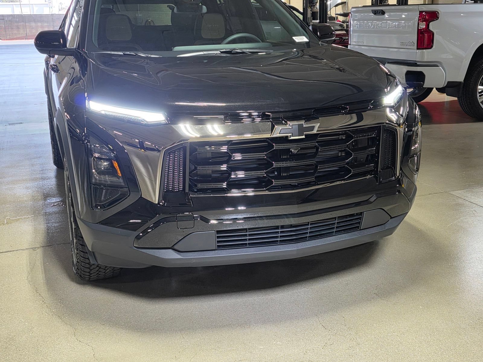 New 2027 Mosaic Black Metallic Chevrolet ACTIV image 9