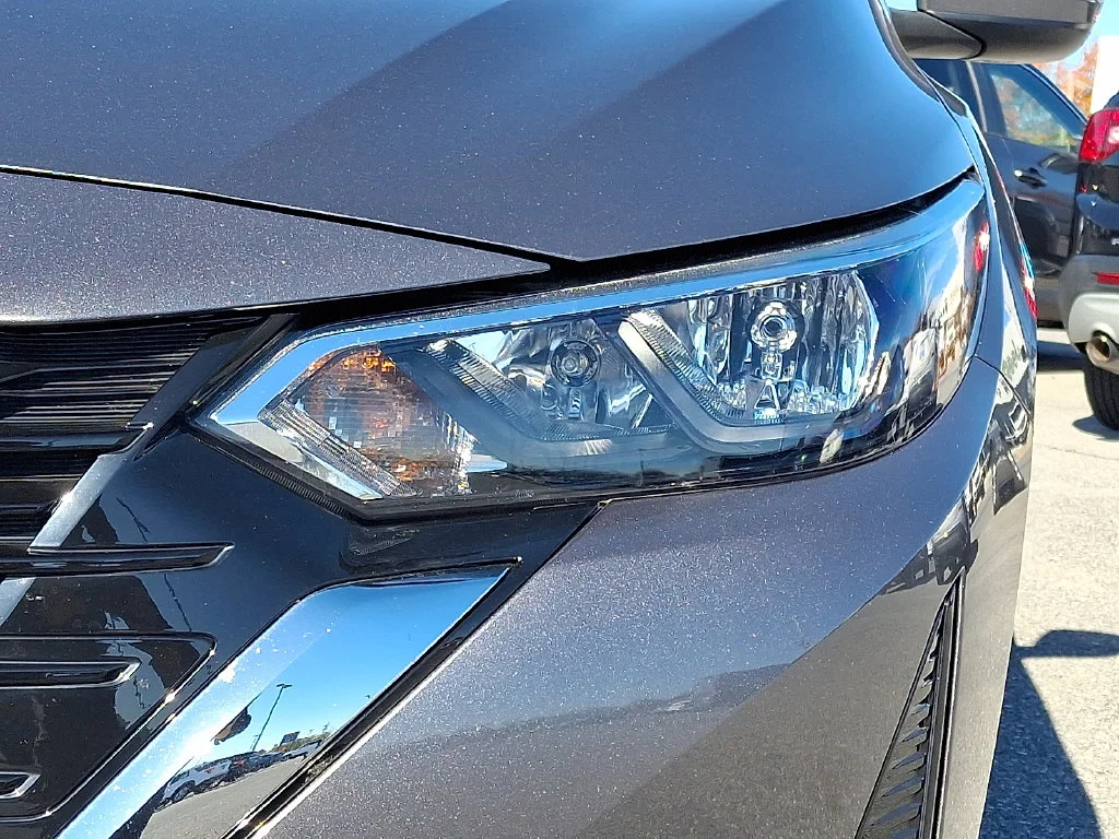 Used 2024 Gray Nissan S image 10