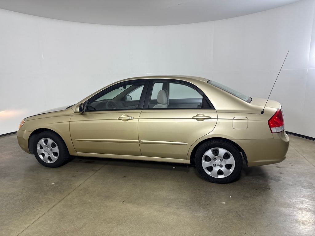 Used 2009 Gold Kia EX image 11