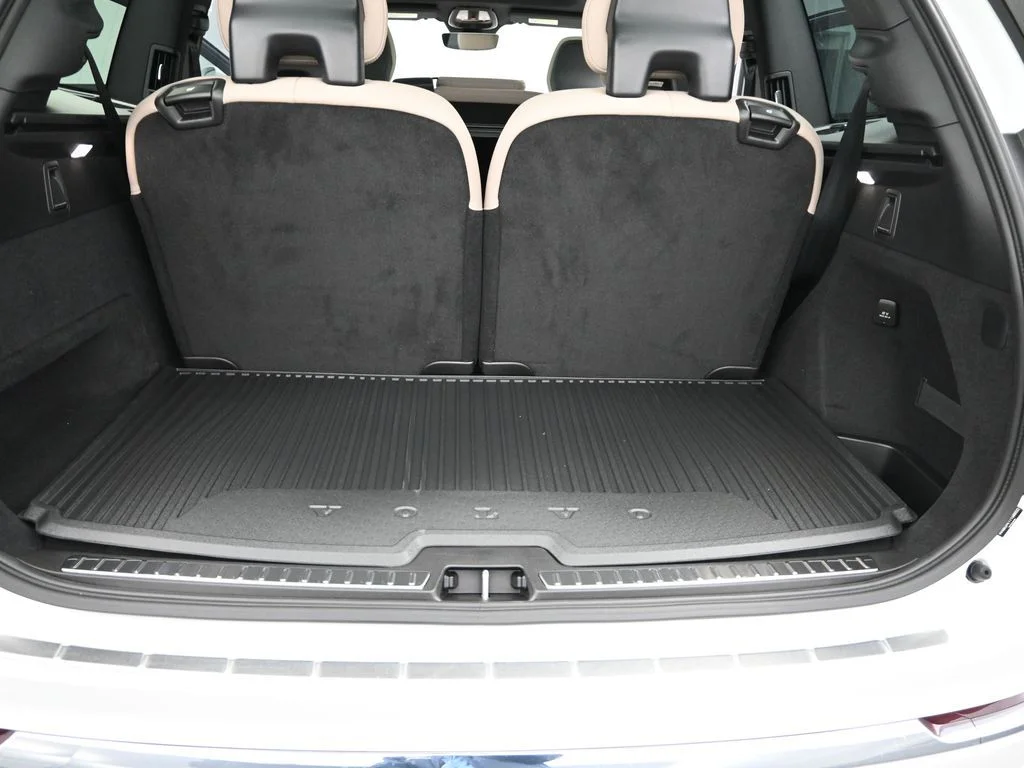 Used 2026 Crystal White Volvo Plus image 18