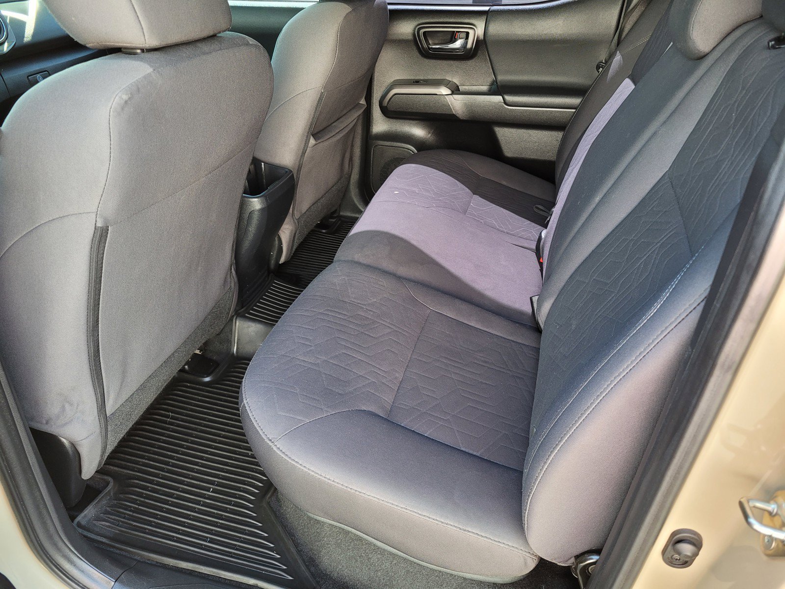 Used 2019  Toyota  image 12