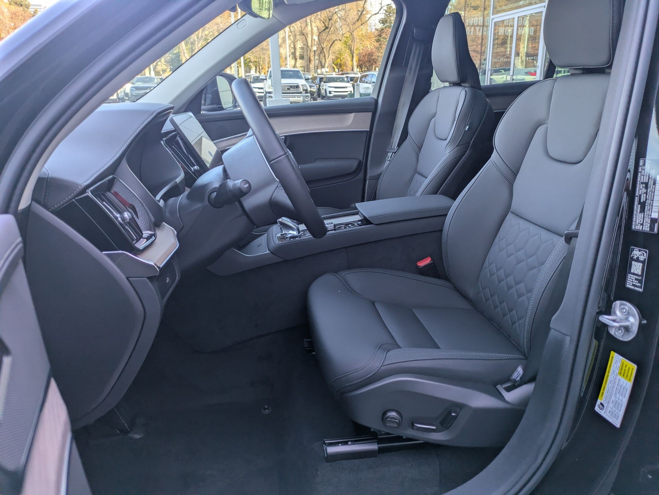 New 2026 Onyx Black Metallic Volvo Plus image 15