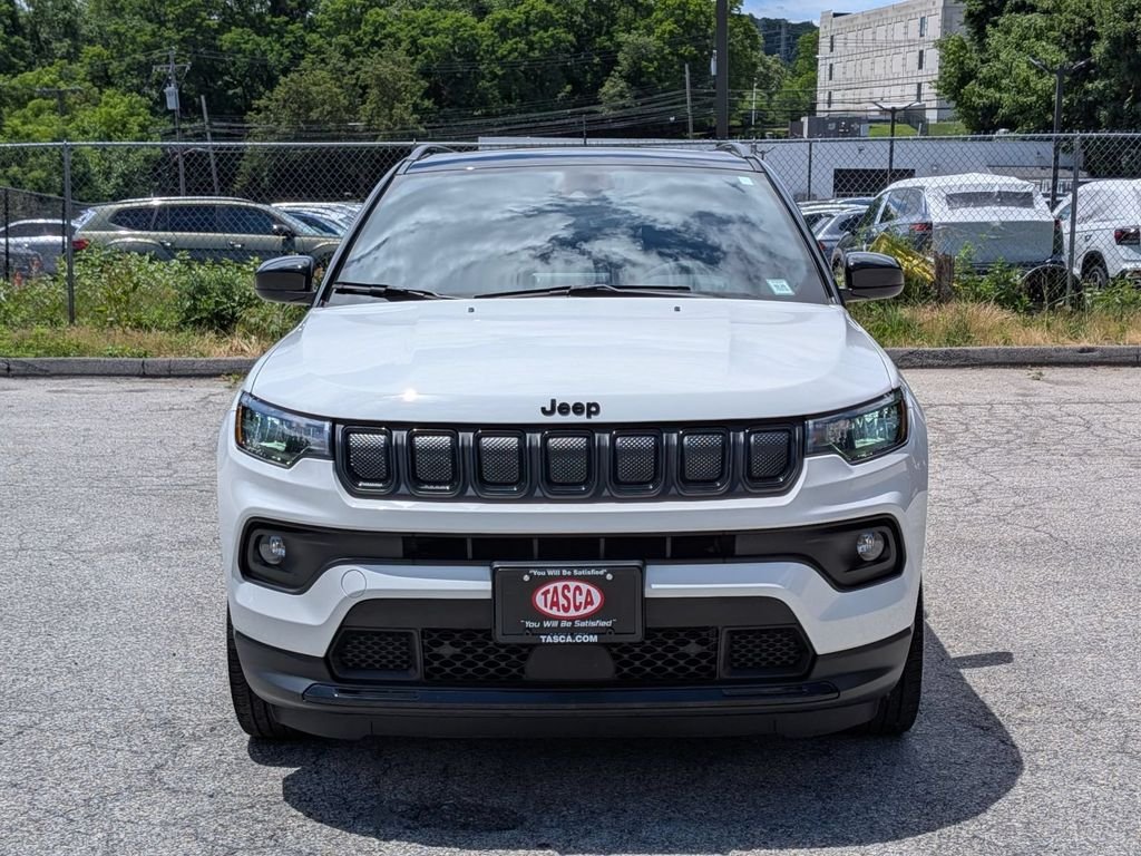 Used 2022 White Jeep Latitude image 10