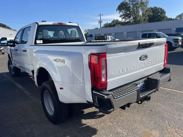 New 2027 Oxford White Ford F-350® XL image 4