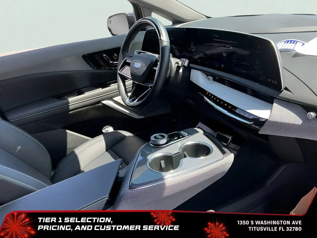 Used 2025 Crystal White Tricoat Cadillac Luxury 2 image 22