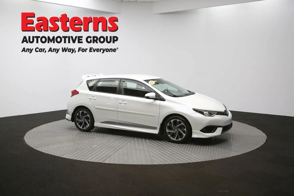 Used 2018 White Toyota Base image 43