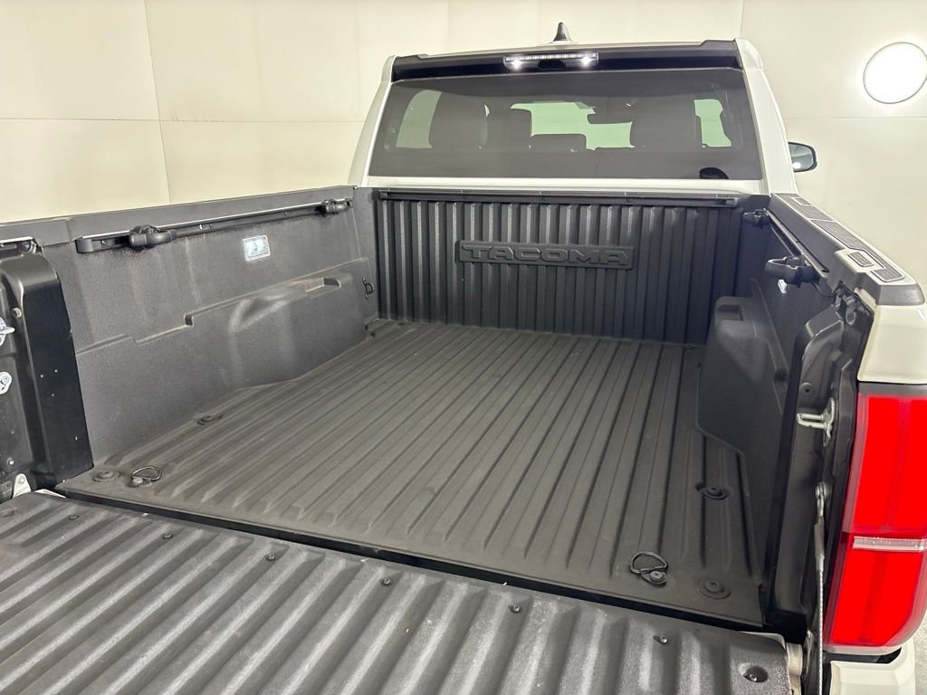 Used 2025 White Toyota SR5 image 14