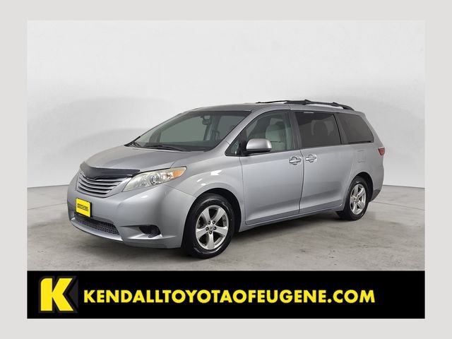 2016 Toyota Sienna LE V6 7-Passenger Access Seat's photo